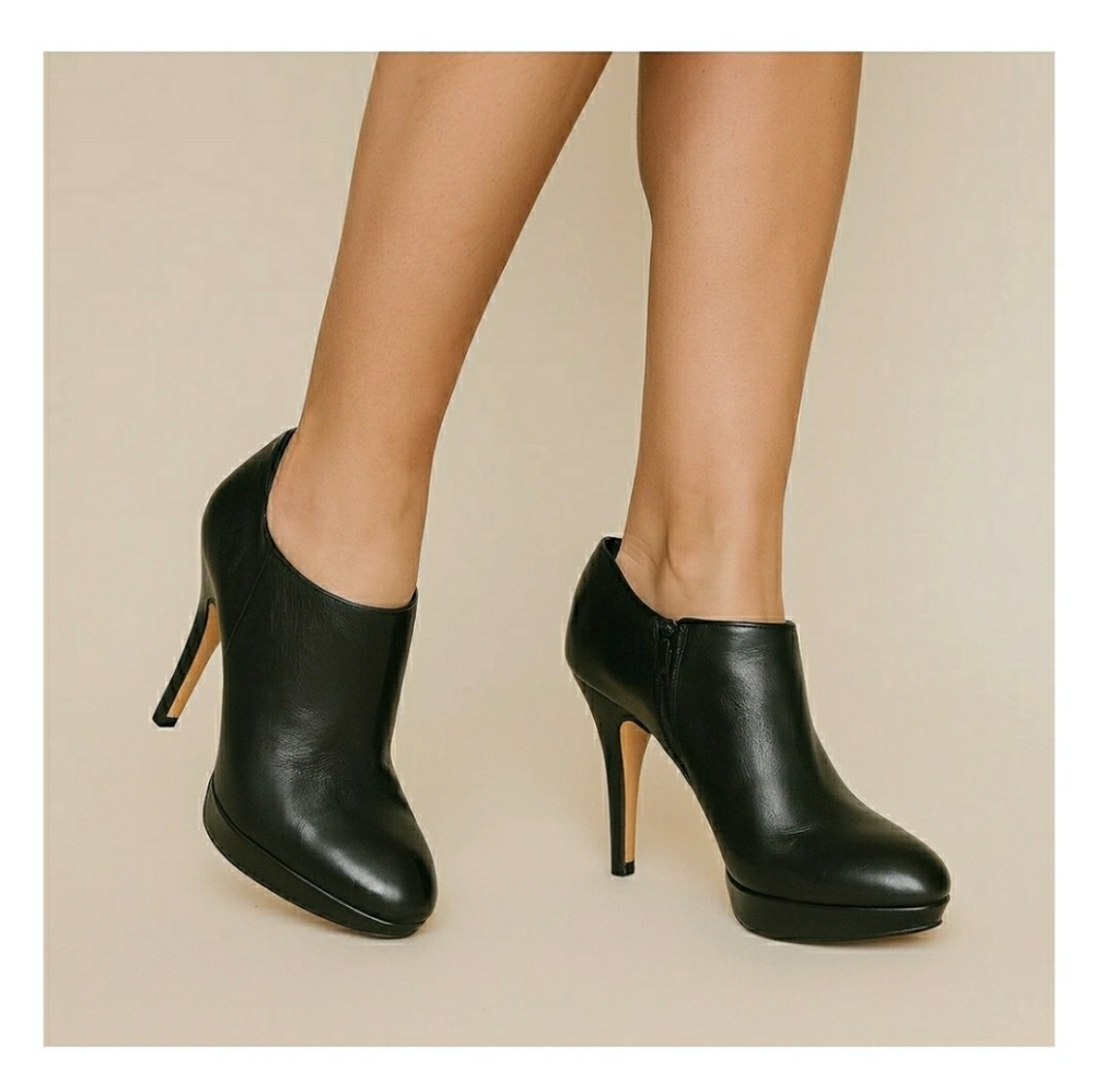 Dress Barn Women's Low Ankle Black Heels Size 7.5